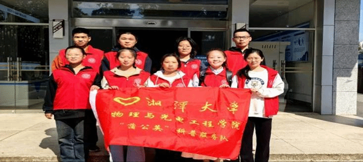 图为志愿者合影