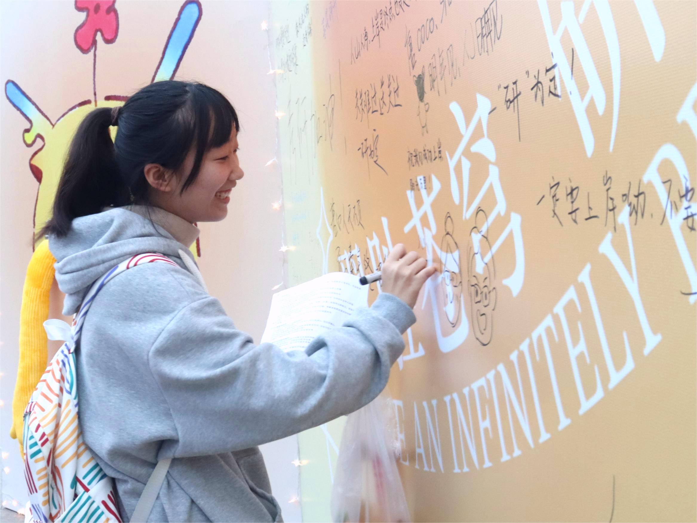 湘潭大学“暖心礼包”温暖考研学子心2.jpg